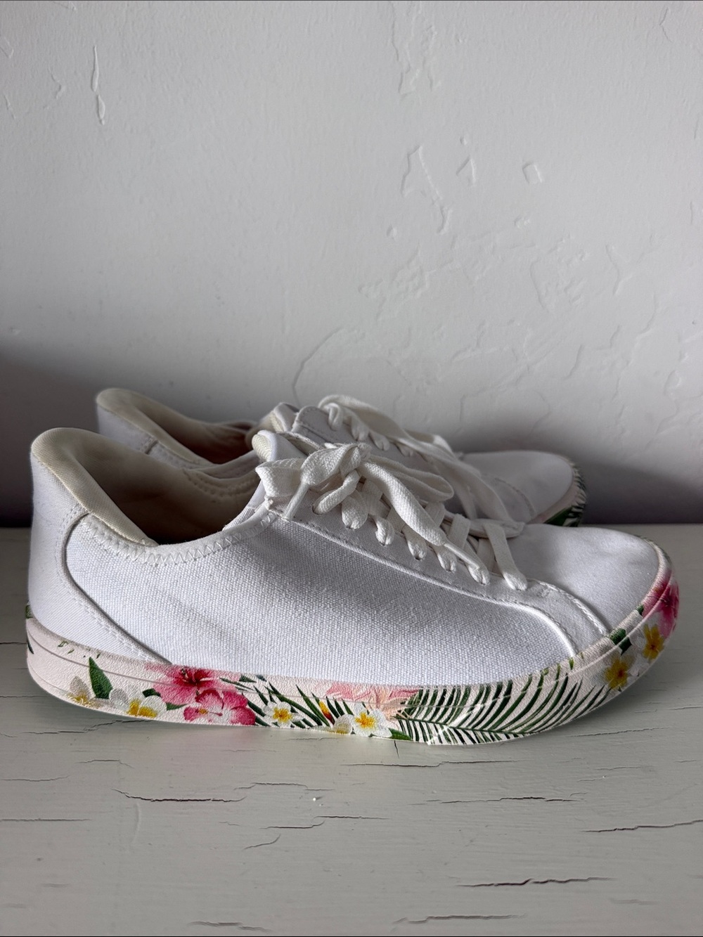 Kizik Irvine Sneakers Women’s 6.5 White Floral Tropical Hands Free Slip On Shoes